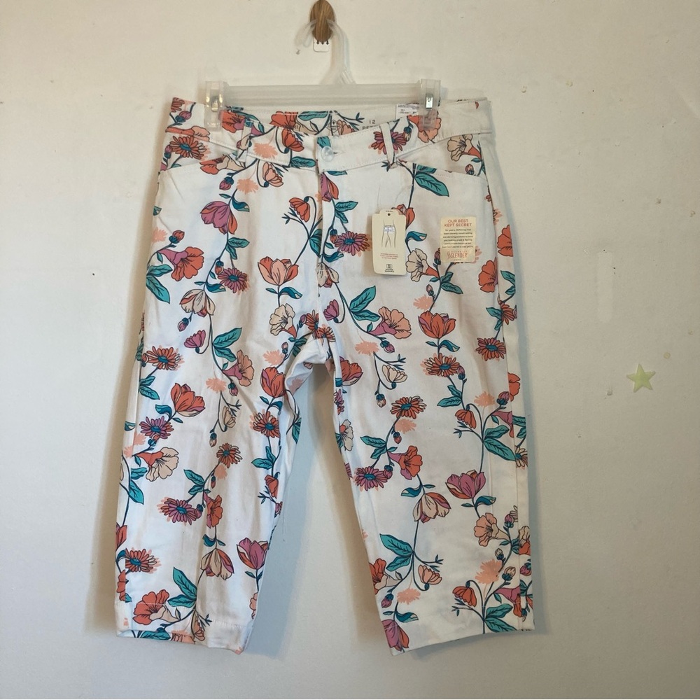 NWT St Johns Bay white capri jeans with floral print size 12 Petite